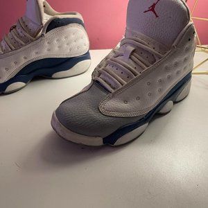 Air Jordan Nike Boys retro 13 size 3Y shoes white with blue detail